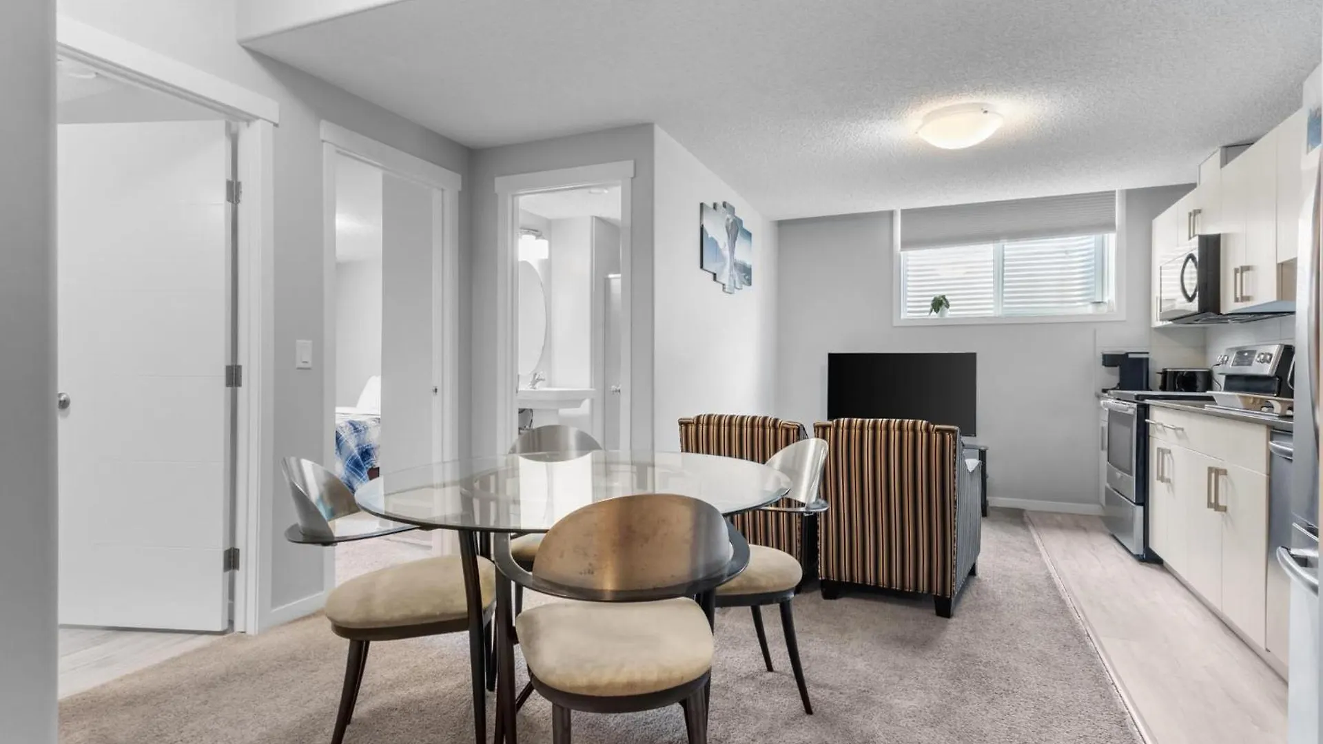 Spacious 2Br Suite - Sw Edmonton Apartment