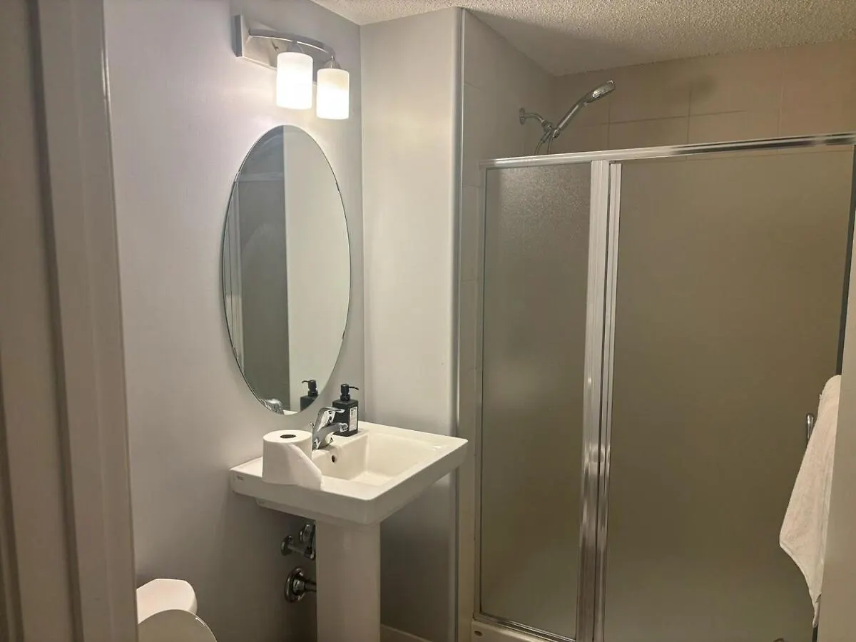 Apartment Spacious 2Br Suite - Sw Edmonton Canada